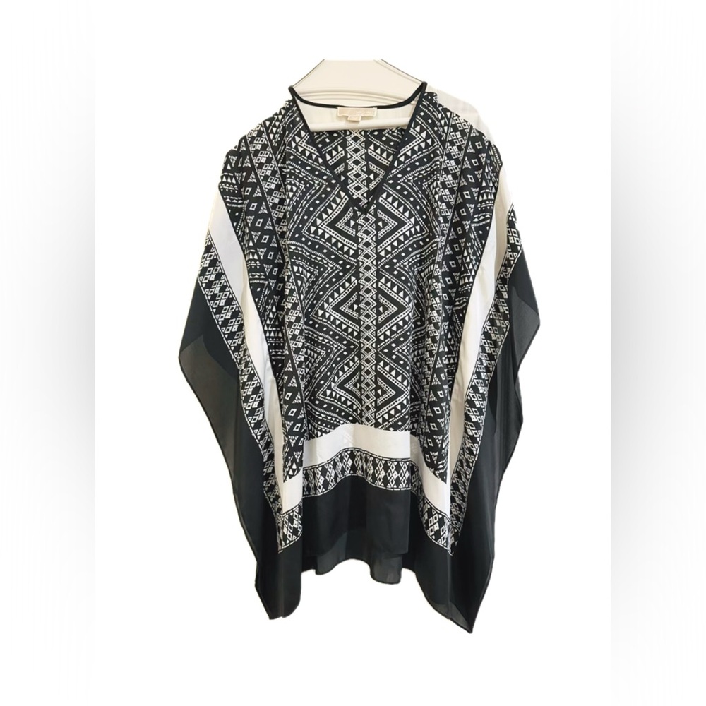 Michael Kors Black and White Geometric Poncho caftan